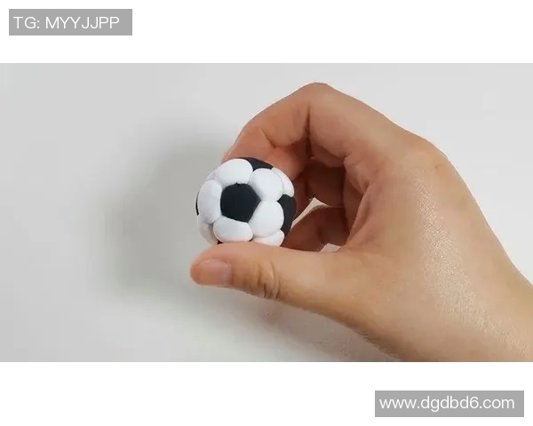 创意手工：足球明星粘土画框制作全攻略，轻松打造个性艺术作品