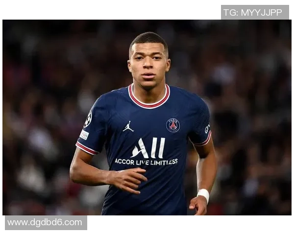 足球明星风采尽显的酷炫图片合集让你领略球场魅力与时尚风范 足球明星风采尽显的酷炫图片合集让你领略球场魅力与时尚风范