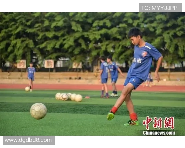 足球明星赛罗精彩瞬间全景图集展示绝佳球技与风采 足球明星赛罗精彩瞬间全景图集展示绝佳球技与风采