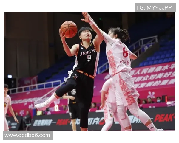 西安足球队在邀请赛中以70分稳居积分榜首位引发关注 西安足球队在邀请赛中以70分稳居积分榜首位引发关注